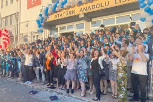 Atatürk Lisesi mezunlarını uğurladı