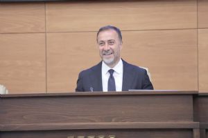 Yılmaz: Tabi meyve veren ağaç taşlanacak!