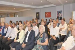 Demokrat Partililer toplantıda bir araya geldi