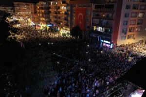 Festival coşkusu doludizgin