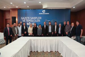 Erkılınç: Değerli gazeteciler, lütfen gazeteci geçinenleri aranızdan ayıklayın!