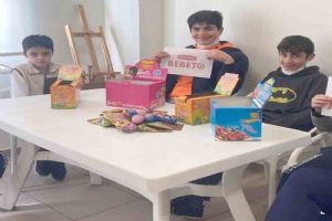 Özel çocuklara tatlı hediyesi