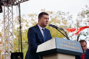 “ Türk Milleti, Cumhuriyet ile ebediyen hür yaşayacağını tüm dünyaya haykırmıştır”