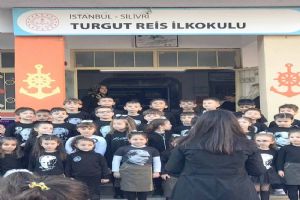 Turgut Reisli minikler Ata’yı andı