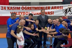 Silivri Ortaokulu takımı Voleybol şampiyonu oldu