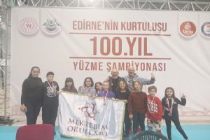 Mektebim Yüzme Takımı meyvelerini veriyor