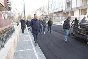Yağız Sokak’taki asfaltlama çalışmalarını inceledi