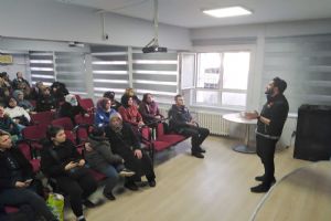 Gazi İlkokulu velilerine seminer