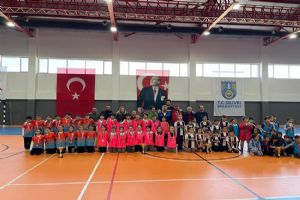 Geleneksel Çocuk Oyunları birincileri ödüllendirildi