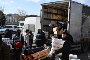 Silivrililerden depremzedelere onlarca tır yardım malzemesi