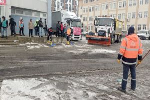 Silivri Belediyesinden yoğun kar mesaisi