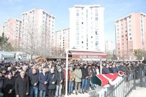Depremde hayatını kaybeden genç öğretmene son görev