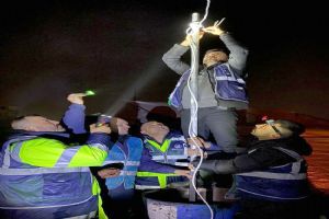 Ülkücüler çadır köyü aydınlattı