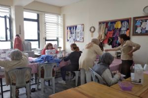 Kursiyerlerden depremzedelere destek sürüyor