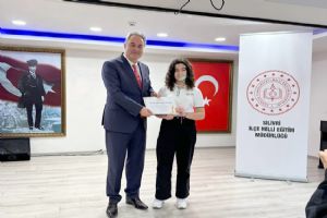 Çağrıbey öğrencisi Almila Aksoy İlçe 1.’si