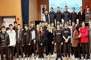 Sahil Güvenlik Komutanlığı yetkililerinden öğrencilere sunum
