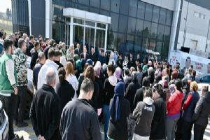 Fabrika işçileriyle bir araya geldi
