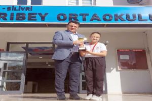 Zeynep Özvarnalı Tenis Müsabakasında İlçe Birincisi oldu
