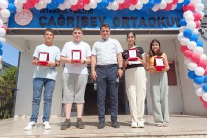 Karne Töreninde Başarılı Öğrenciler ödüllendirildi