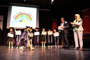 Harikalar Diyarı miniklerine Mezuniyet Belgelerini verdi