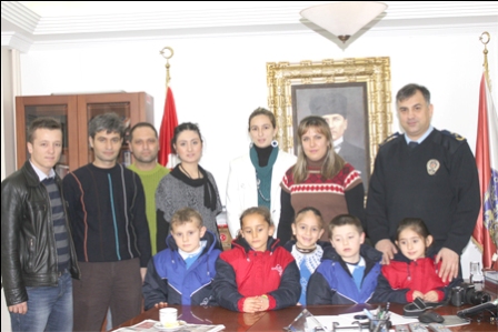 Emniyet Minik Öğrencileri Isıttı