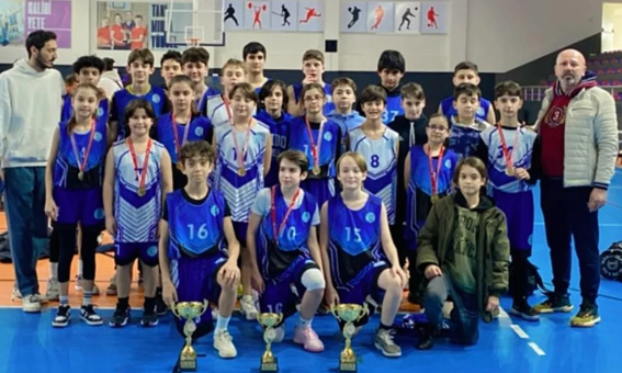 Ertuğrul Gazi Ortaokulu’ndan Basketbolda büyük başarı