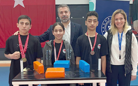 İBB Abdülezel Paşa Ortaokulu Öğrencilerinden büyük başarı