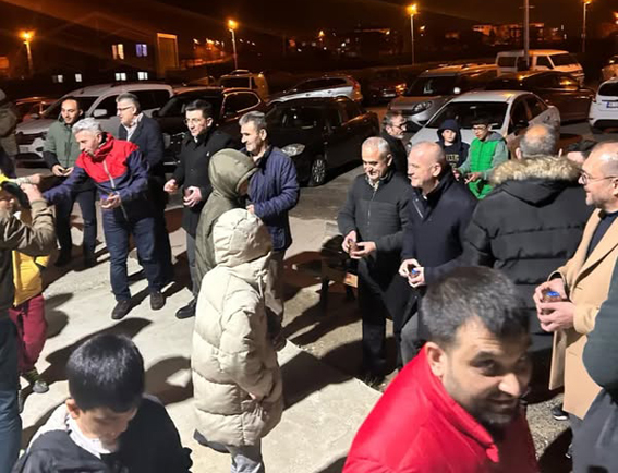 Silivri AK Parti İlçe Başkanı Barlas’tan Teravih sonrası tatlı ikramı