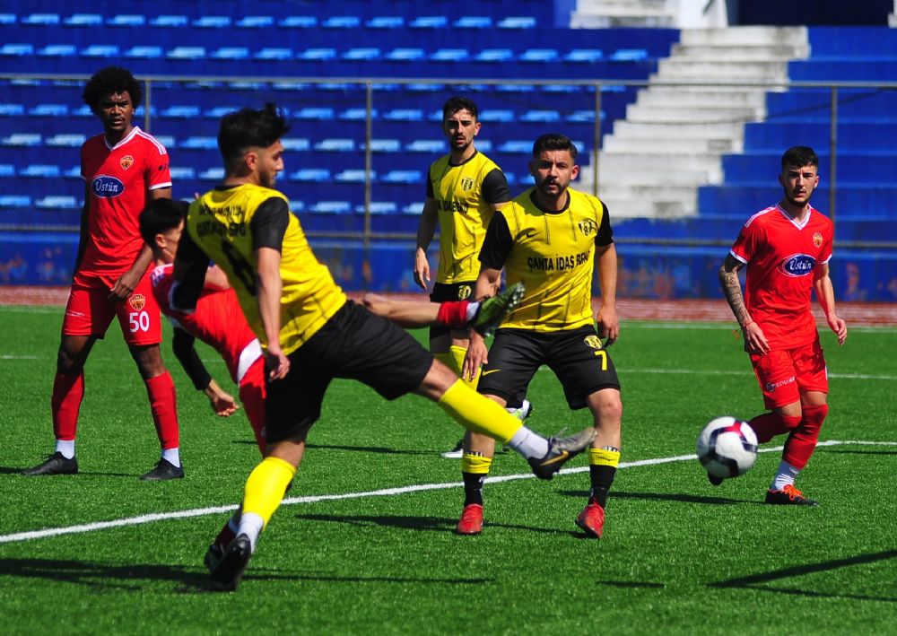 Çantaköyspor farkını koyuyor 10-2