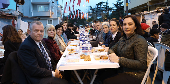Silivri Belediyesinden Fatih ve Mimar Sinan Mahalle sakinlerine iftar sofrası