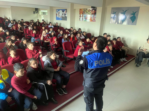 Silivri’de öğrenci ve velilere güvenlik semineri