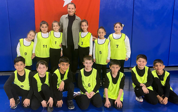 Silivri Gazi İlkokulu’nun Minik Şampiyonları İstanbul Bölge Birincisi oldu