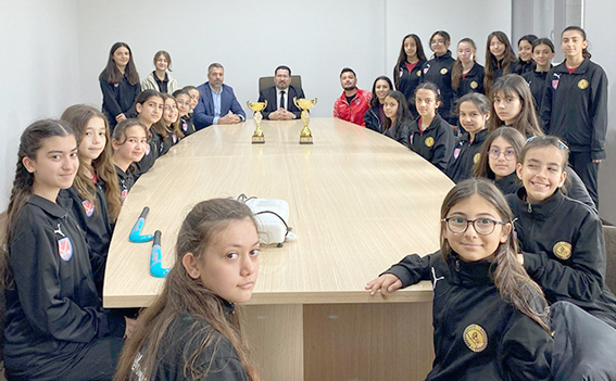 Silivri İlçe Milli Eğitim Müdürü şampiyonları ağırladı