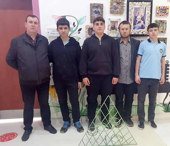 Silivri Yusuf Sarıbekir Liselilerinden çiçeklik hediyesi