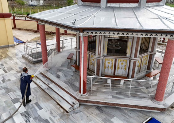 Silivri Belediyesi bayram öncesi cami temizliği gerçekleştirdi