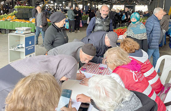 CHP Silivri’de İmamoğlu için İmza Kampanyası sürüyor