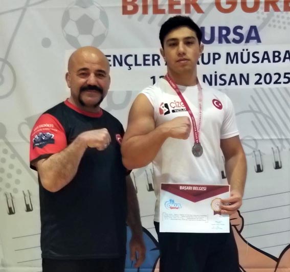 Çizgi Koleji öğrencisi Ahmet Arda Öncel’den Türkiye İkinciliği gururu