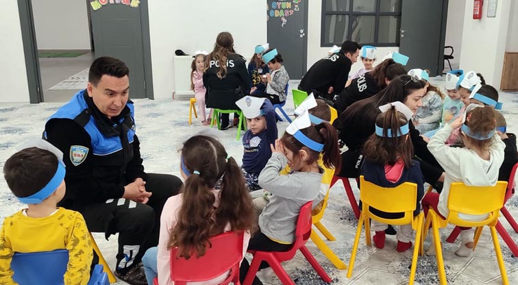 Silivri Emniyetinden öğrencilere ve ailelere bilgilendirme semineri
