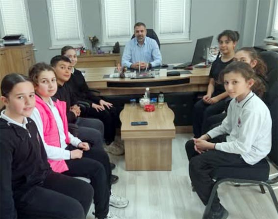 Geleceğin Liderleri, Okul Yöneticiliğini sorguladı