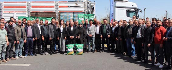 Silivri'de çiftçilere ücretsiz silajlık mısır tohumu dağıtıldı