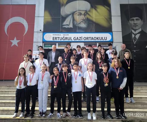Silivri Ertuğrul Gazi Ortaokulu öğrencileri başarılarıyla göz doldurdu