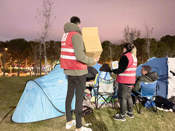 KIZILAY Silivri Şubesi depremzede vatandaşların yanında