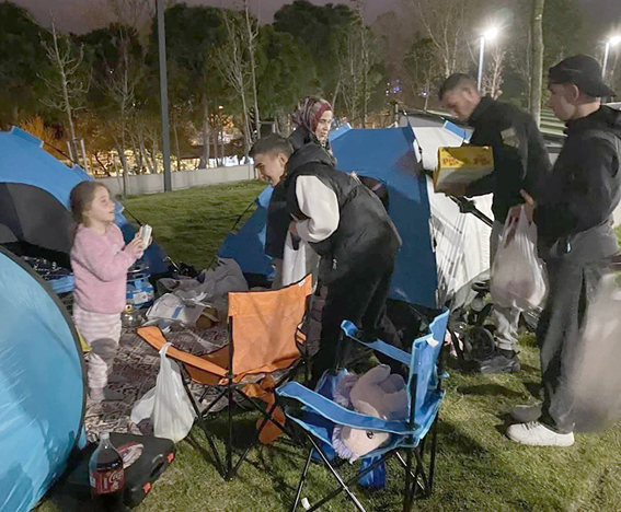 Silivri Ülkü Ocakları deprem sonrası vatandaşların yanında