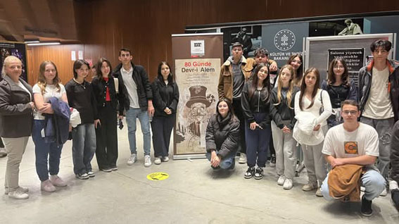 Silivri Tarım Lisesi öğrencileri “80 Günde Devr-i Alem” adlı oyunu izledi