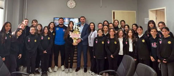 Silivri İBB Abdülezel Paşa Ortaokulu Hokey Takımlarından teşekkür ziyareti