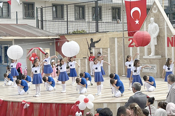 Silivri Gazi İlkokulu’nda 23 Nisan coşkusu sahneye taşındı