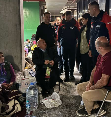 Silivri Alibey Mahalle Muhtarı Solmaz Tüfekçi, AFAD ekibiyle sahada