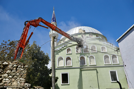 Gazitepe Camisi'nde güvenlik için yıkım gerçekleştirildi