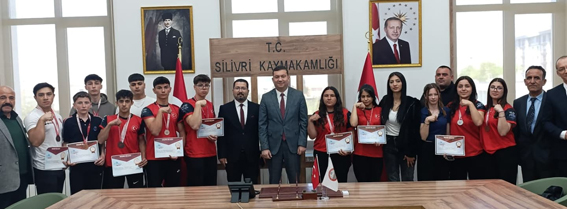 Silivri Kaymakam Toğan’dan Şampiyon Bilek Güreşi Takımına tebrik