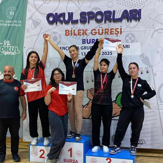Silivrili Öğrencilerden Bilek Güreşinde Bölge İkinciliği